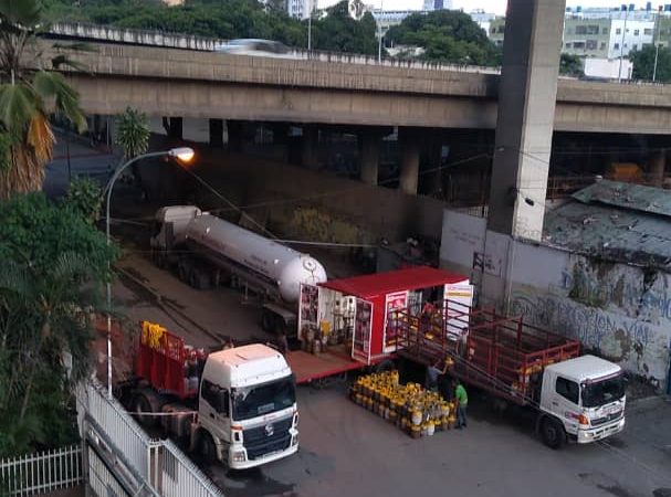 Llenadero de gas improvisado pone en peligro a los vecinos de San Martín (Videos)