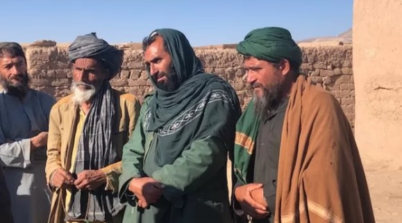 “Drogaba a mis hijos hambrientos para ayudarles a dormir”: crudo relato de un afgano viviendo bajo el régimen talibán