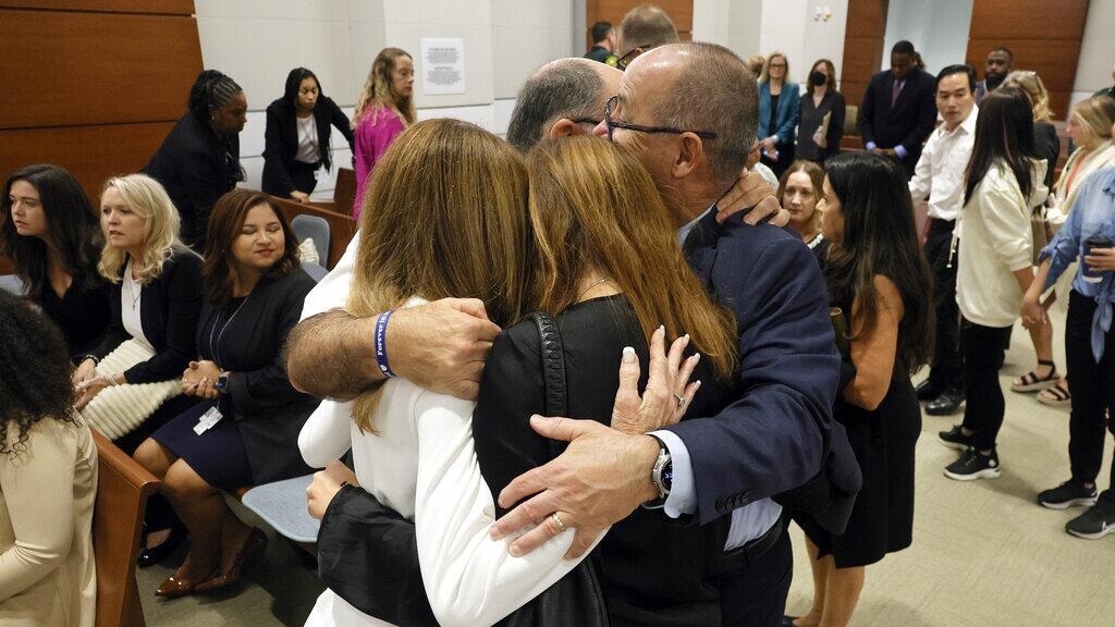 “Espero que te quemes en el infierno”: Familiares de las víctimas de Parkland despotrican al autor de la masacre