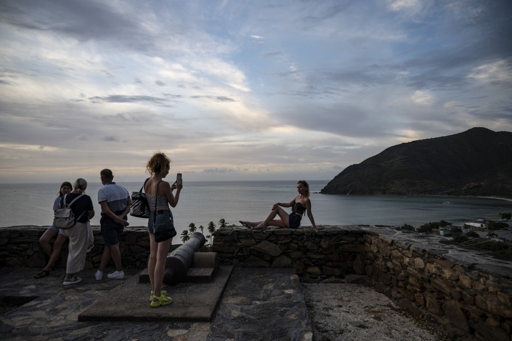 Limitados por la guerra, turistas rusos redescubren los paraísos de Venezuela (Fotos)