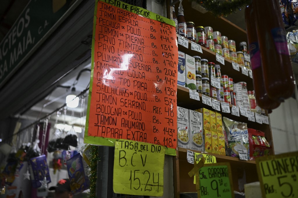 ¿Por qué se derrumba otra vez la moneda venezolana?