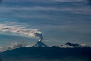 VIDEO: el volcán ecuatoriano Cotopaxi lanzó nube de ceniza de un kilómetro de altura