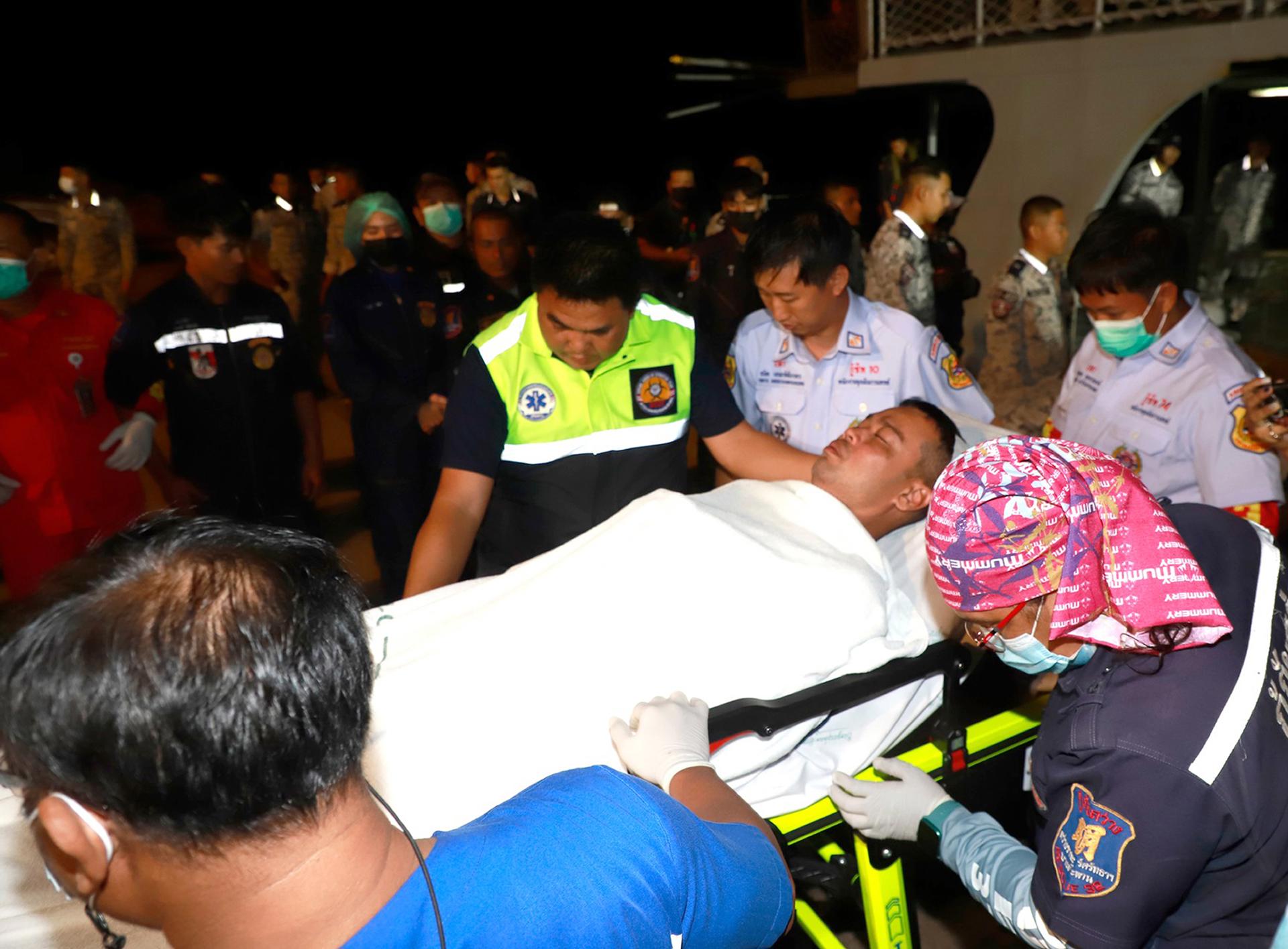 Localizaron cuatro muertos y dos supervivientes del naufragio en Tailandia