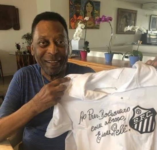 Pelé “dio a conocer Brasil al mundo”, dice Bolsonaro
