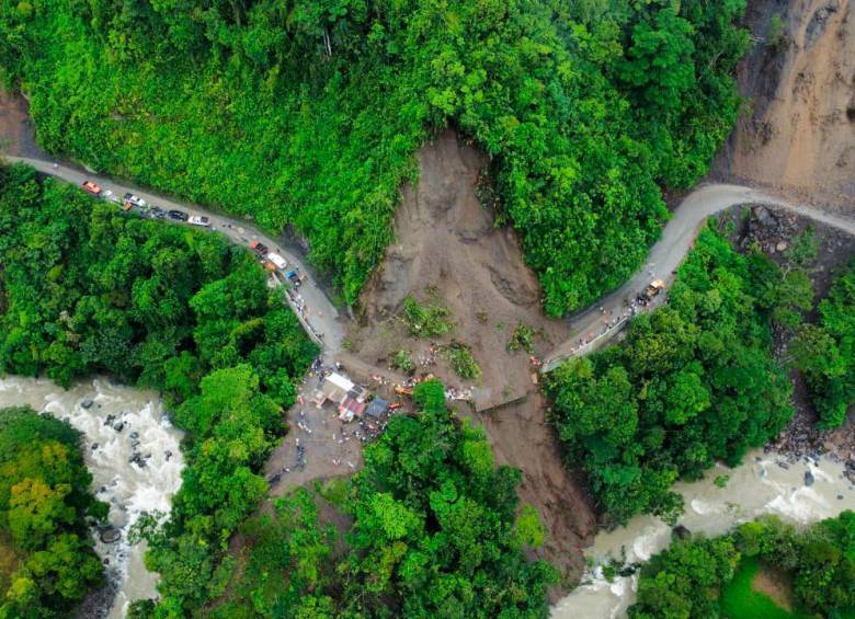 Aumentan a 27 los muertos por deslizamiento de tierra en Colombia