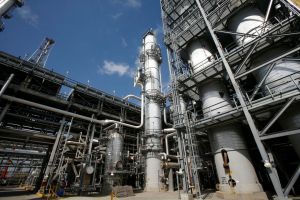 U.S. oil refiner Valero, rivals pursue Chevron for Venezuelan crude