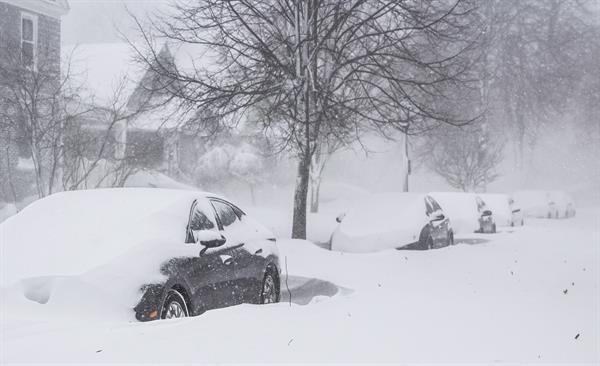 Reabren carreteras en zonas más afectadas por tormenta en Nueva York