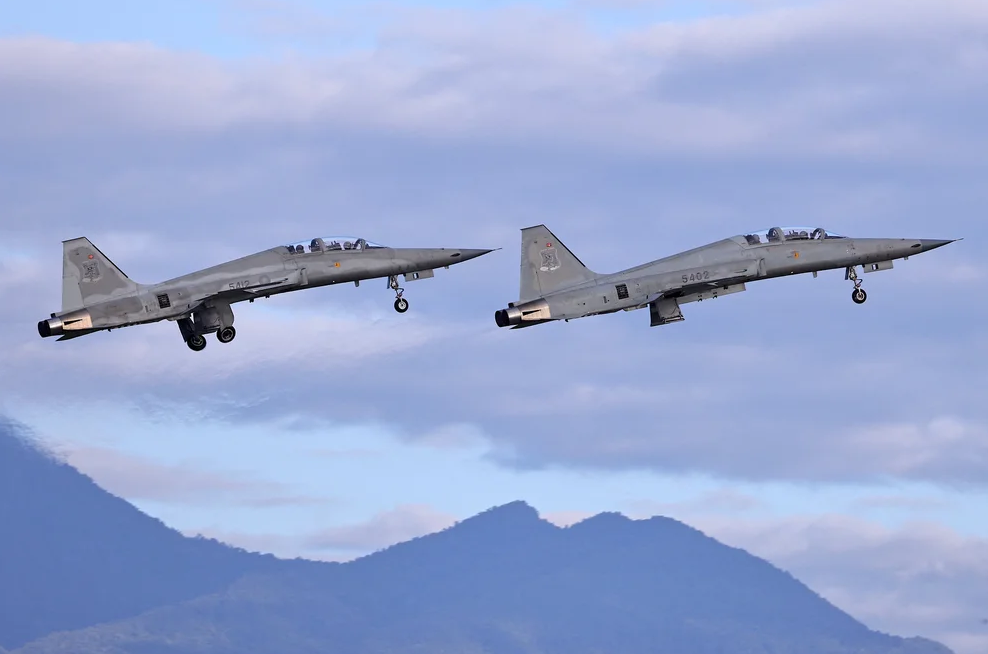 Taiwán denunció incursión de nueve aviones y tres buques chinos en su espacio aéreo y marítimo