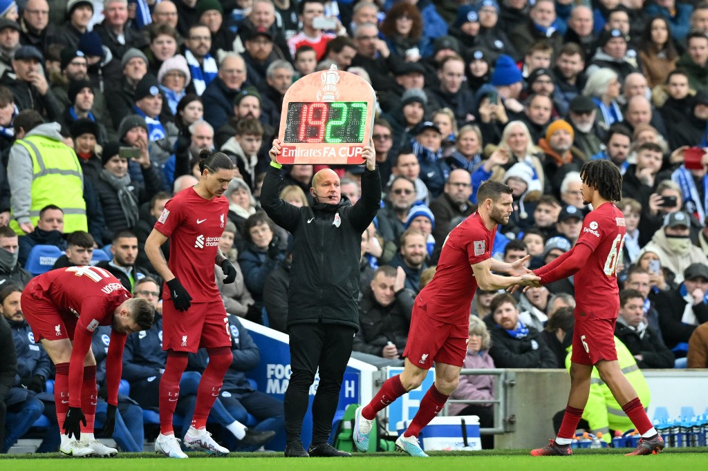 El Liverpool se despidió de la FA Cup ante el Brighton con un gol en el descuento final