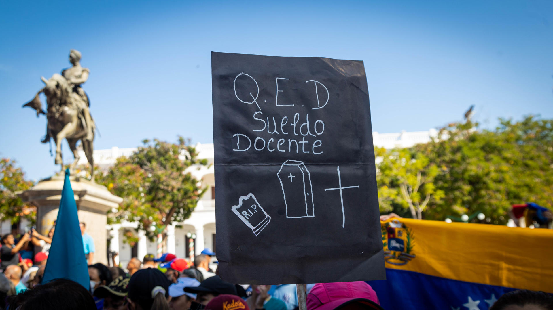 El régimen de Maduro no tiene la capacidad para ajustar sueldos, según economistas