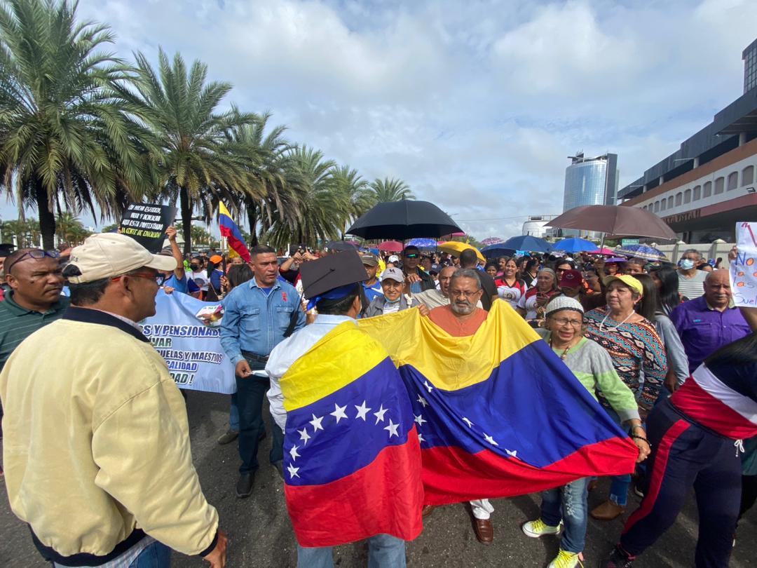 Maestros de Ciudad Guayana tomaron las calles este #9Ene: Siete dólares mensuales no alcanzan ni para pagar el aseo