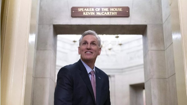 Quién es Kevin McCarthy, el hombre que finalmente preside la Cámara baja de EEUU