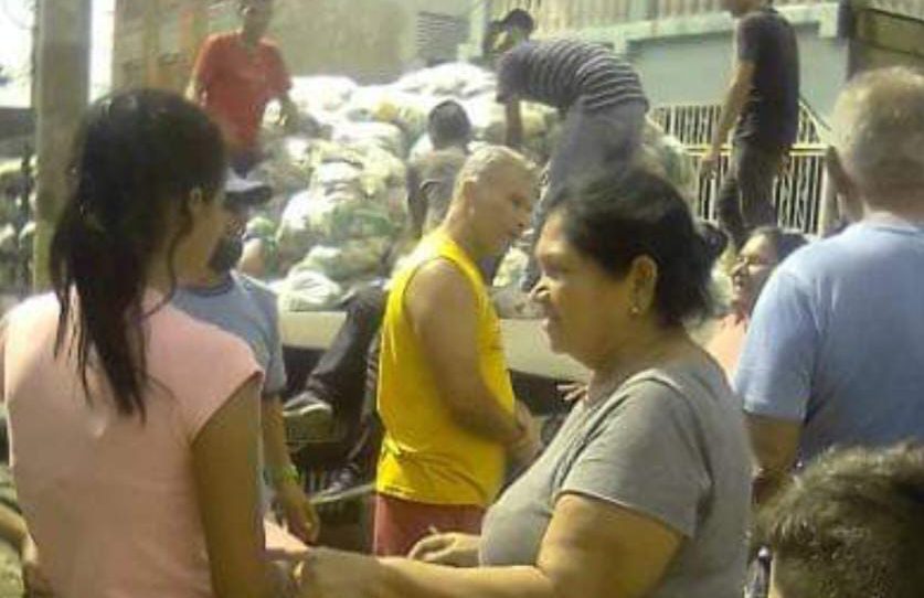 Indignación en Margarita por bolsas Clap con gusanos y gorgojos (VIDEO)