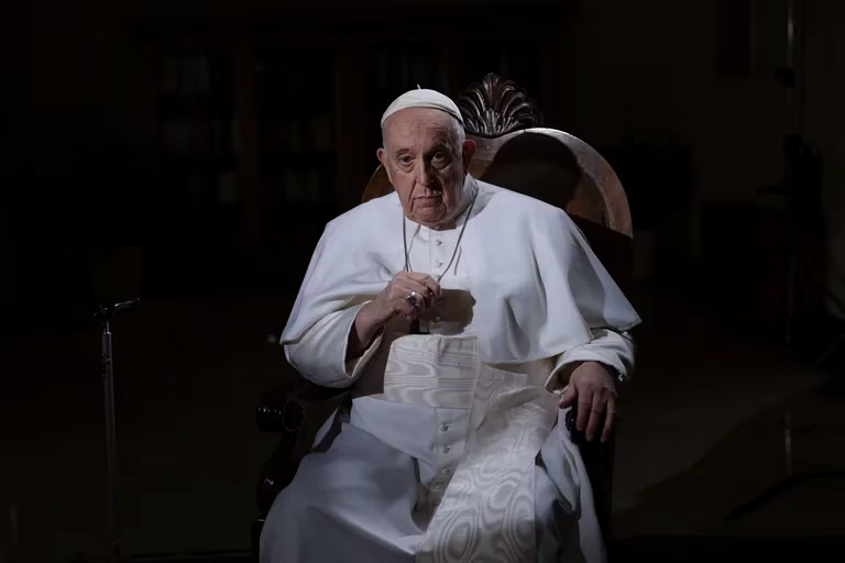 El papa Francisco pide un alto el fuego en Ucrania y el inicio de negociaciones de paz
