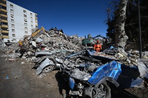 Médicos turcos consideran que mortalidad tras los terremotos es 50 % mayor que la oficial