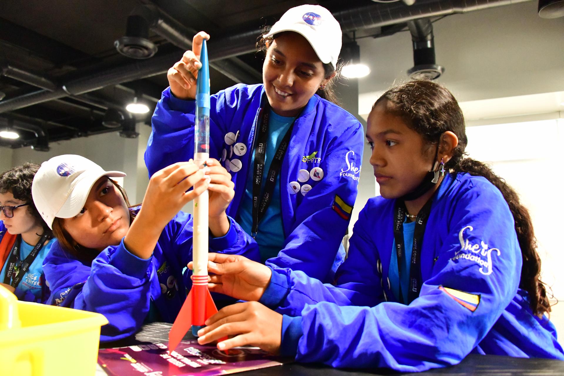 Pequeñas genios de América confirman que la ciencia también es cosa de niñas