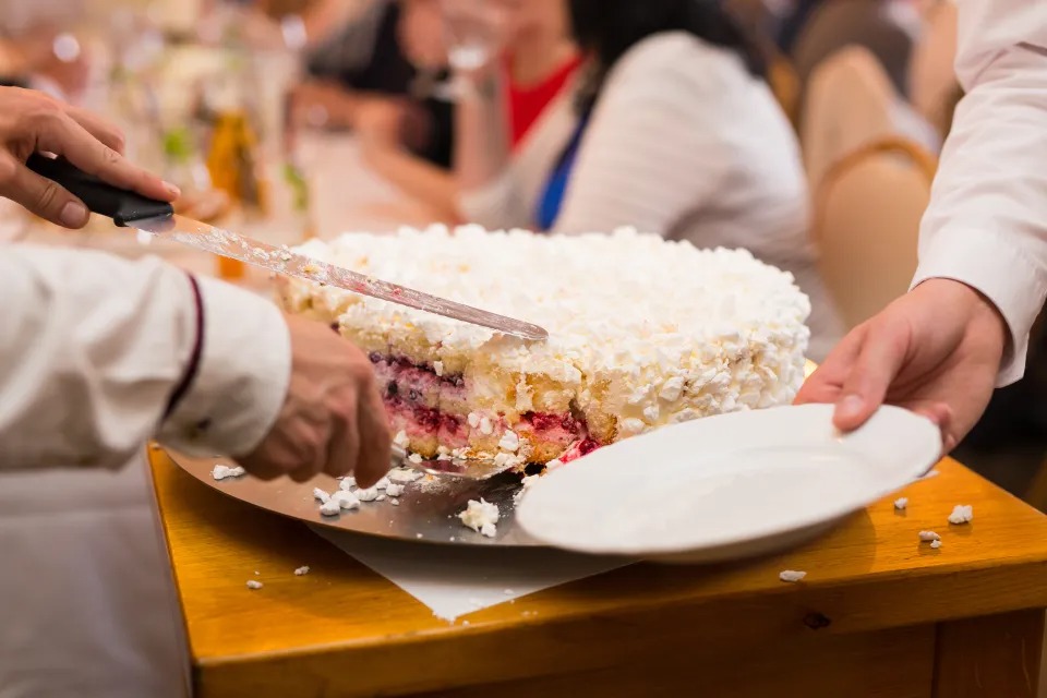 ¡Increíble! Una torta de cumpleaños para una niña costó 75 millones de dólares… por este motivo