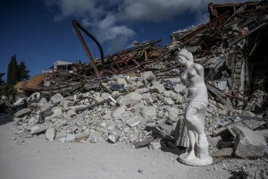 Tras el sismo en Turquía, el doble dolor de las mujeres afectadas