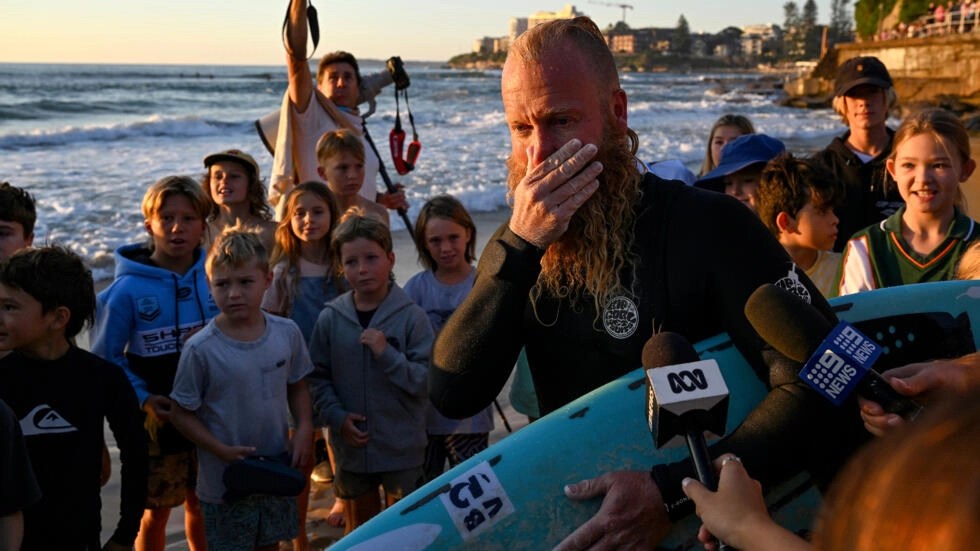 El australiano Blake Johnston bate el récord del mundo de la sesión más larga de surf