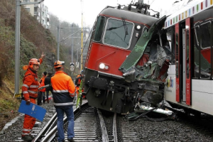 Descarrilamientos de trenes casi simultáneos dejó varios heridos en Suiza