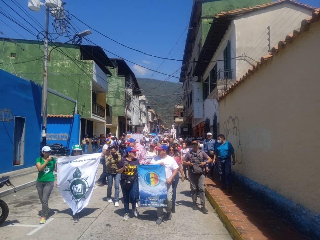 Docentes de Mérida se organizan para seguir protestando por mejoras laborales