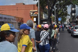 Con cadena humana docentes de Monagas le dicen al régimen de Maduro que seguirán en la calle
