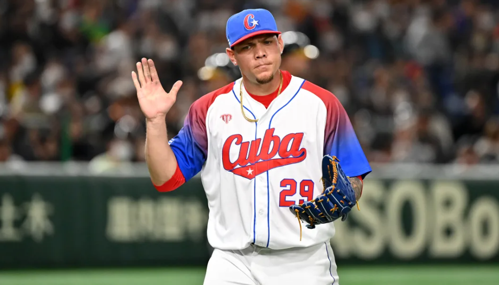 La insólita y millonaria cifra que reclama el régimen cubano al pitcher “desertor” que brilló en el Clásico Mundial