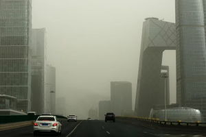 Una tormenta de arena contamina Beijing: la calidad del aire bajó a un nivel considerado muy peligroso para la salud