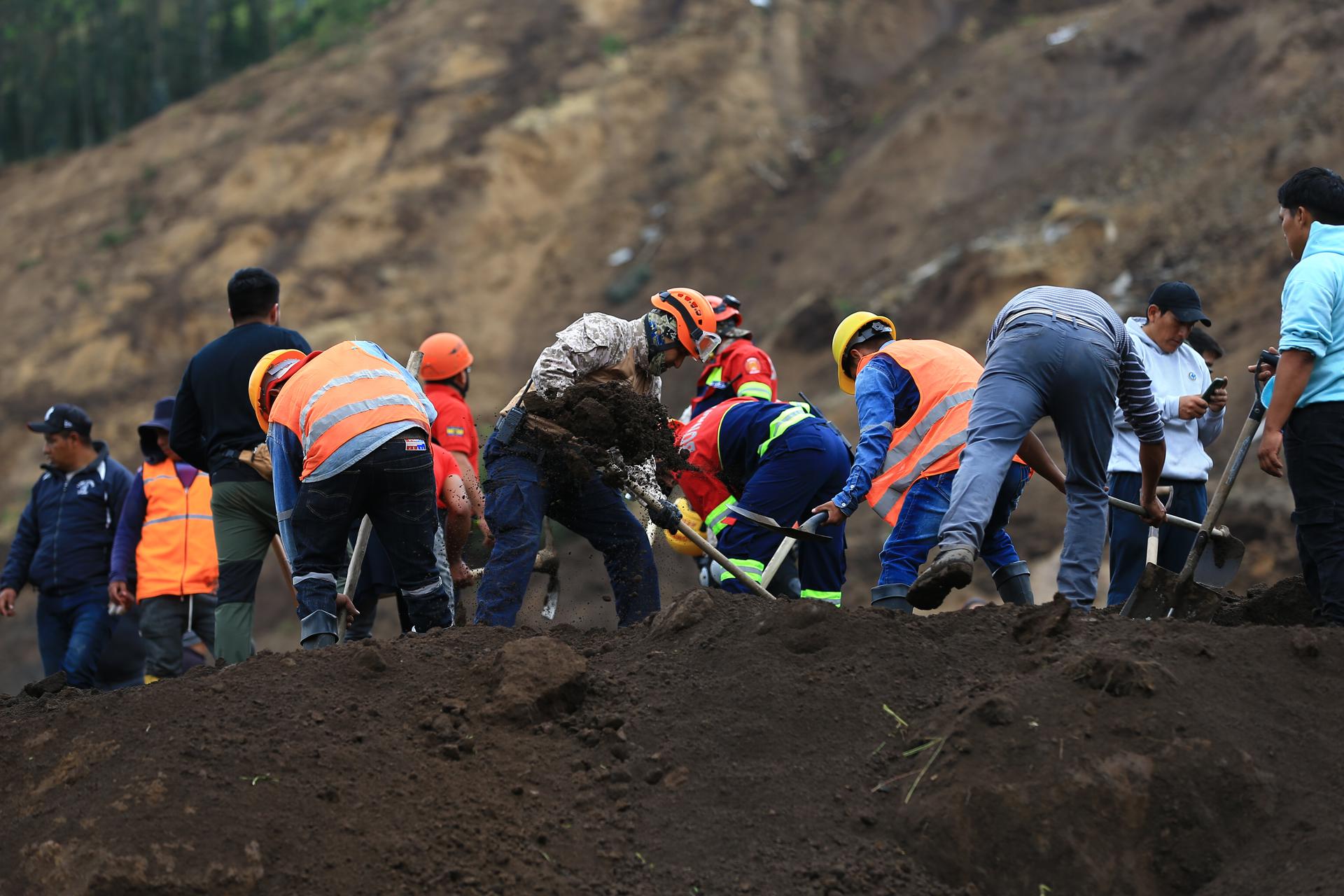 Declaran alerta naranja en cinco sectores donde hubo un alud en Ecuador