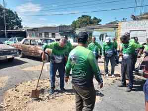 Conductores “bachean” avenida en Cumaná tras desidia del chavismo