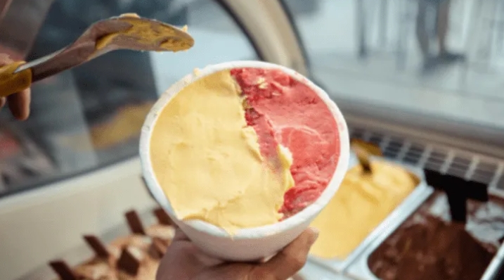 Recibió un kilo de helado sin haberlo pedido y el inquietante motivo la dejó congelada