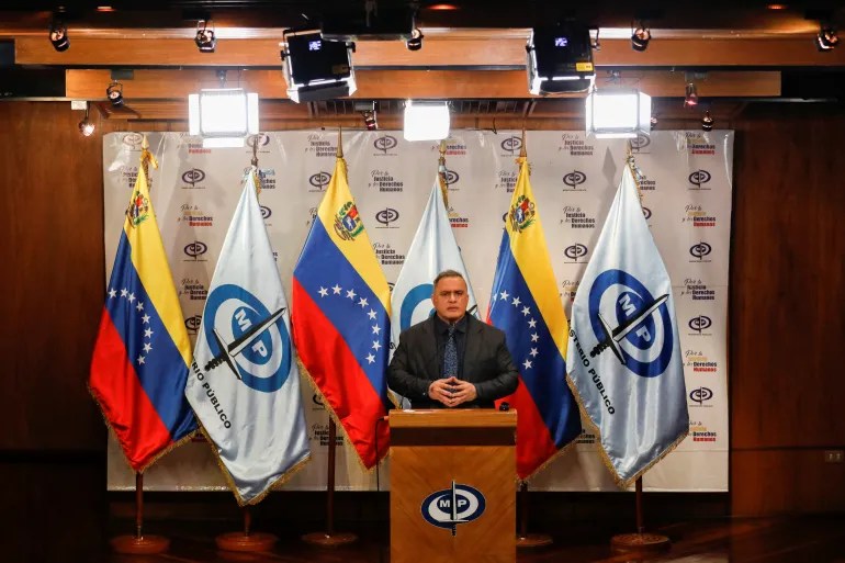 Venezuela detains 44 officials in corruption probe