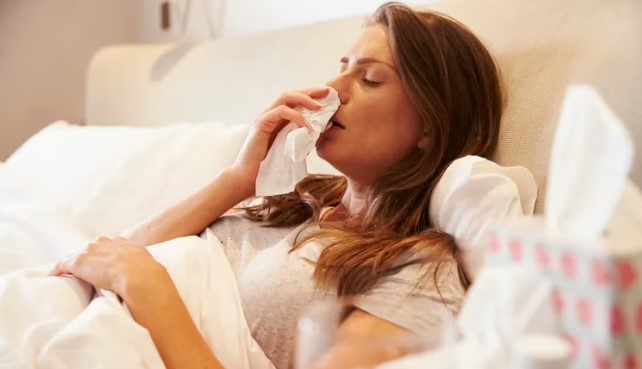 La “tripledemia” que preocupa a expertos este invierno en Europa y América: el cóctel de gripe, Covid y virus sincicial respiratorio
