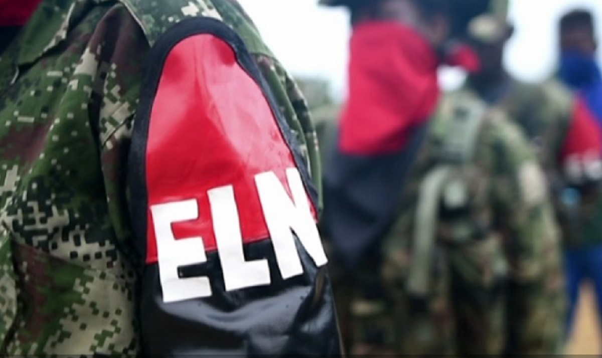 Al menos 300 familias desplazadas por choques entre grupos armados en noroeste de Colombia