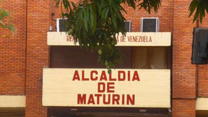 Le pusieron los ganchos a funcionario de la Alcaldía de Maturín que pedía dólares a cambio de trámites