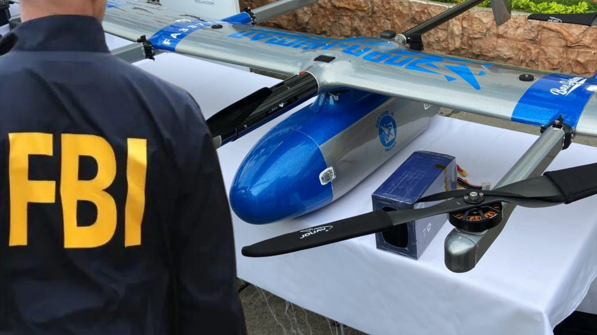 Colombiano detenido en Ecuador con drones y documentos falsos del FBI