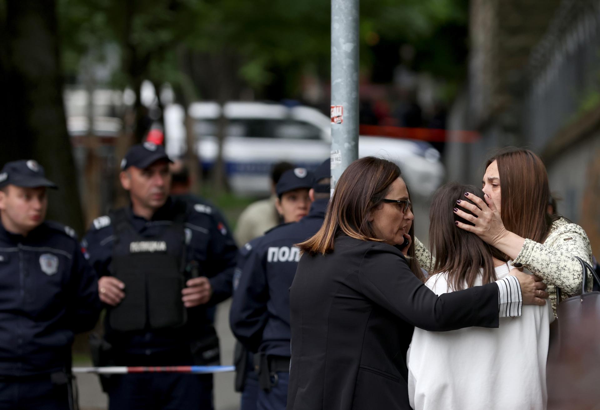 Falleció la décima víctima del tiroteo en el colegio de Belgrado: intervenciones qurúrgicas no fueron suficientes