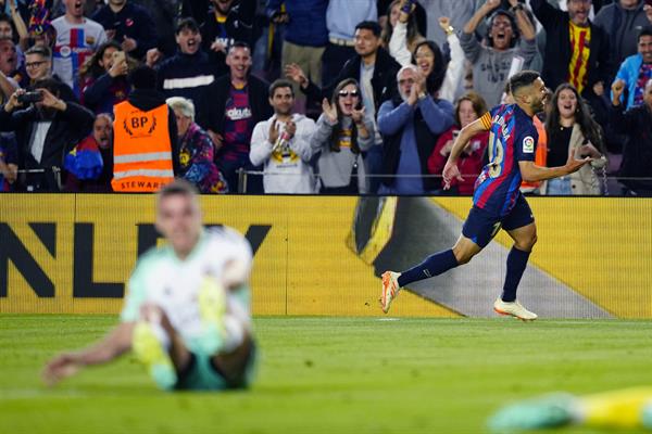 Jordi Alba destapó un partido complicado del Barca frente a Osasuna que sirve para amarrar La Liga