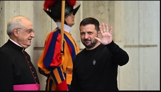 Zelenski llega al Vaticano para reunirse con el papa Francisco (VIDEO)