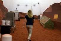 Kelly Haston, la famosa bióloga que se dispone a pasar un año en Marte