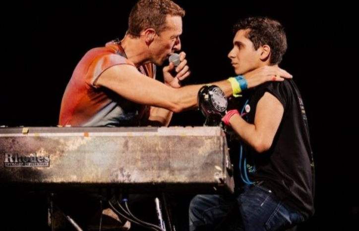 Chris Martin cumplió sueño de venezolano autista en concierto de Coldplay (Video)