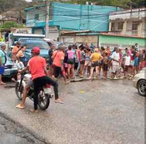 Más de 150 familias de Las Azucenas en Carúpano exigen solución a la crisis eléctrica