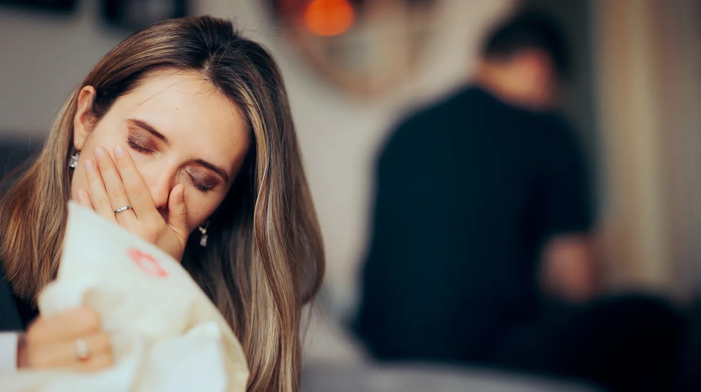 La insólita técnica con la que una esposa “marcó territorio” para que ninguna mujer se le acerque a su marido