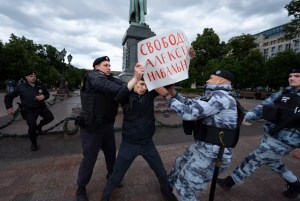 Vladimir Putin recrudece la represión contra la oposición rusa en el tercer cumpleaños de Alexei Navalni en prisión