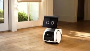 Crearon un robot que limpia la casa y es manejado por inteligencia artificial