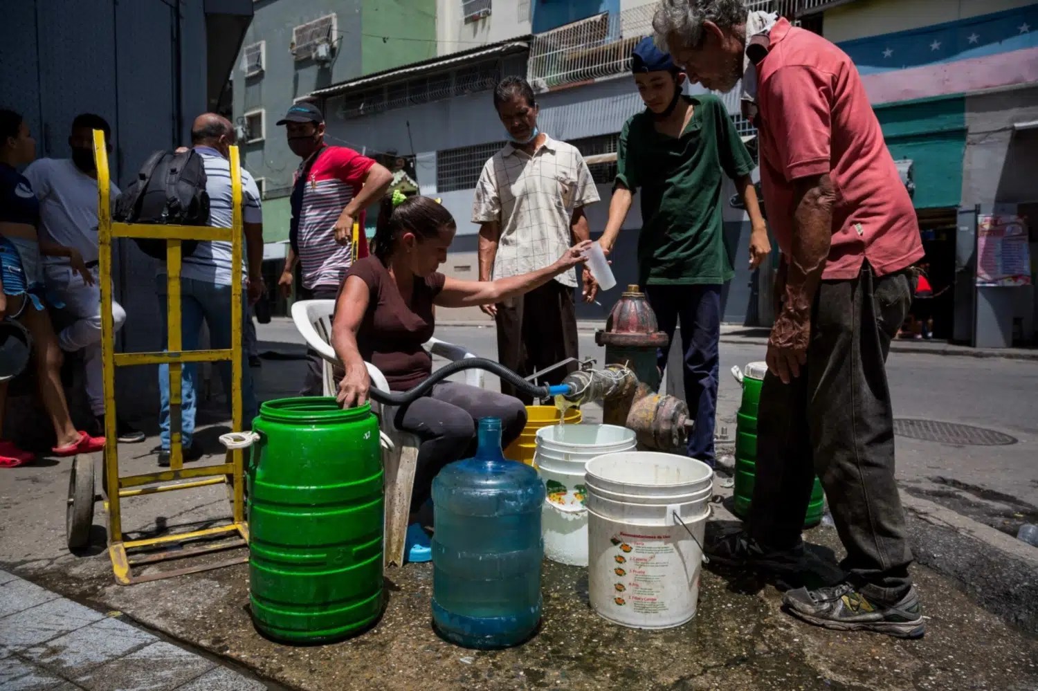 Sin agua, gas o luz: sálvese quien pueda en Venezuela