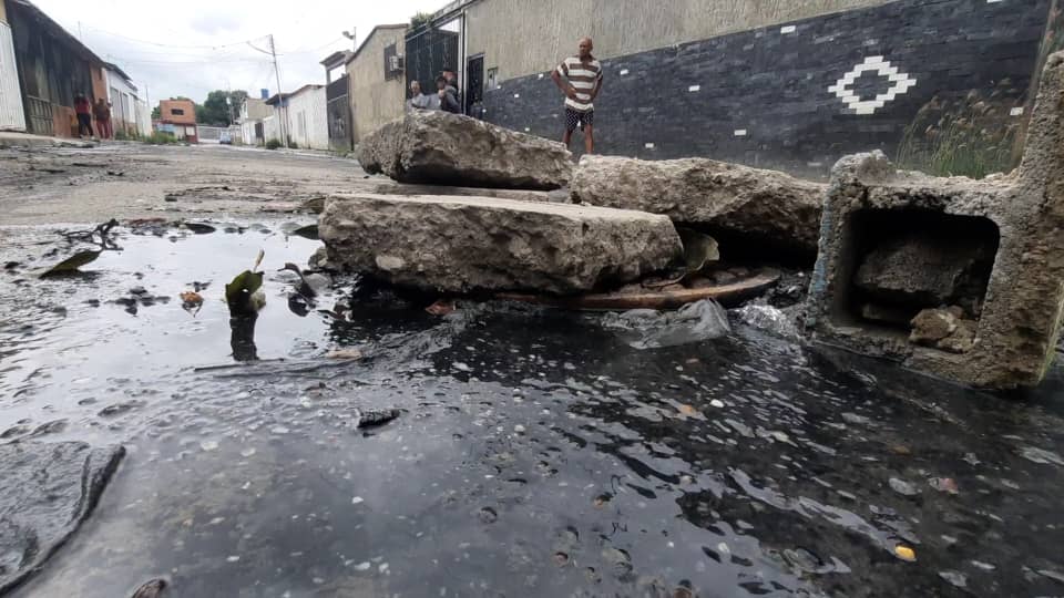 Al menos 300 familias al “borde de la locura” debido a cloacas desbordadas en la Ruezga Sur de Barquisimeto