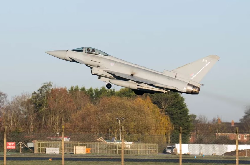 Tensión en el aire: el Reino Unido interceptó dos bombarderos rusos y Moscú amenazó a un avión noruego