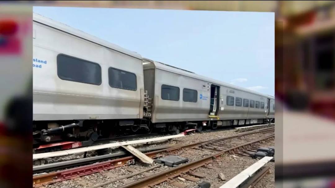 Drama en Nueva York: Tren descarriló en Queens y dejó 13 personas heridas