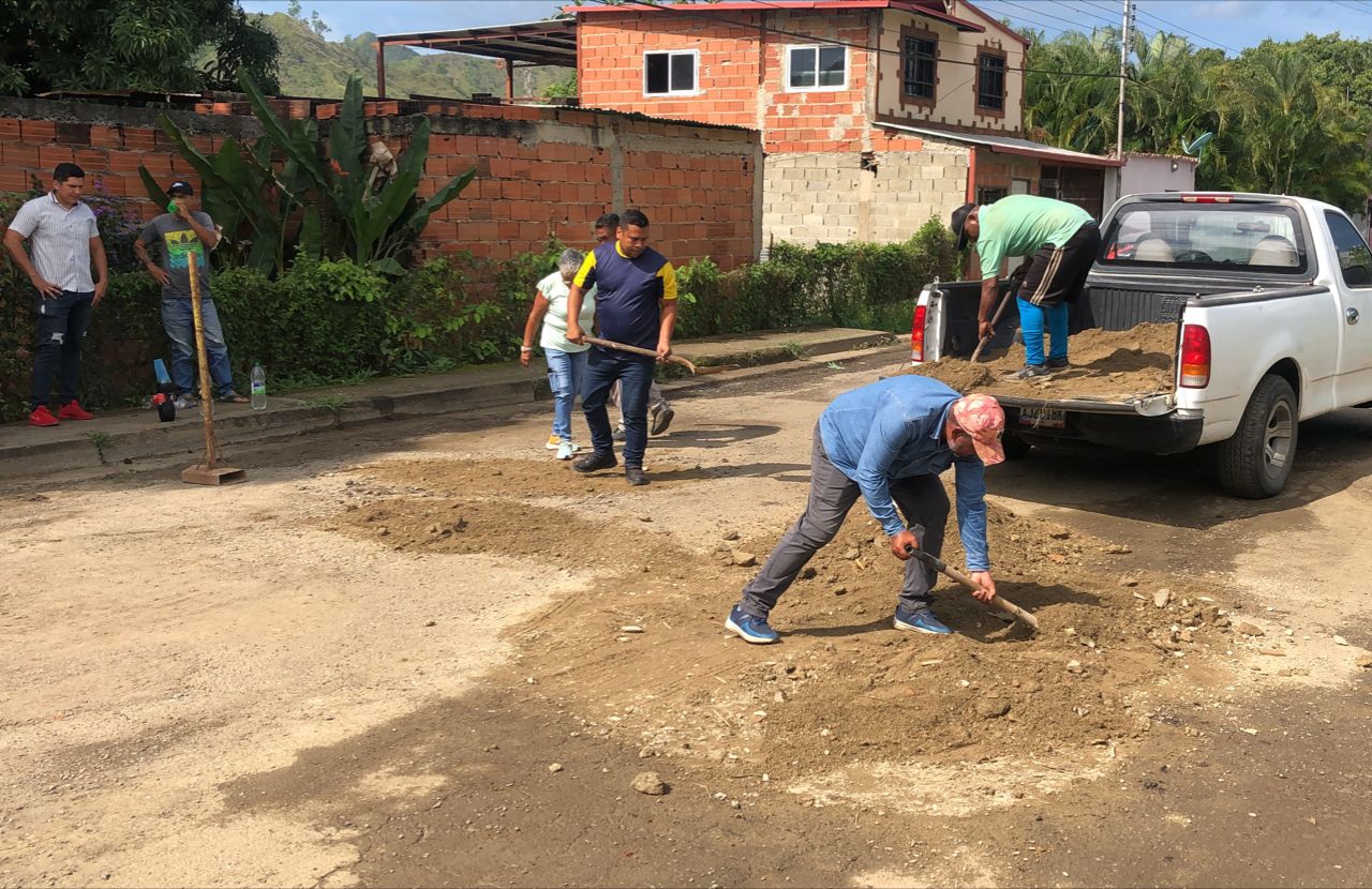 Calles del sector Aeropuerto en San Juan de los Morros están convertidas en “piscinas olímpicas”